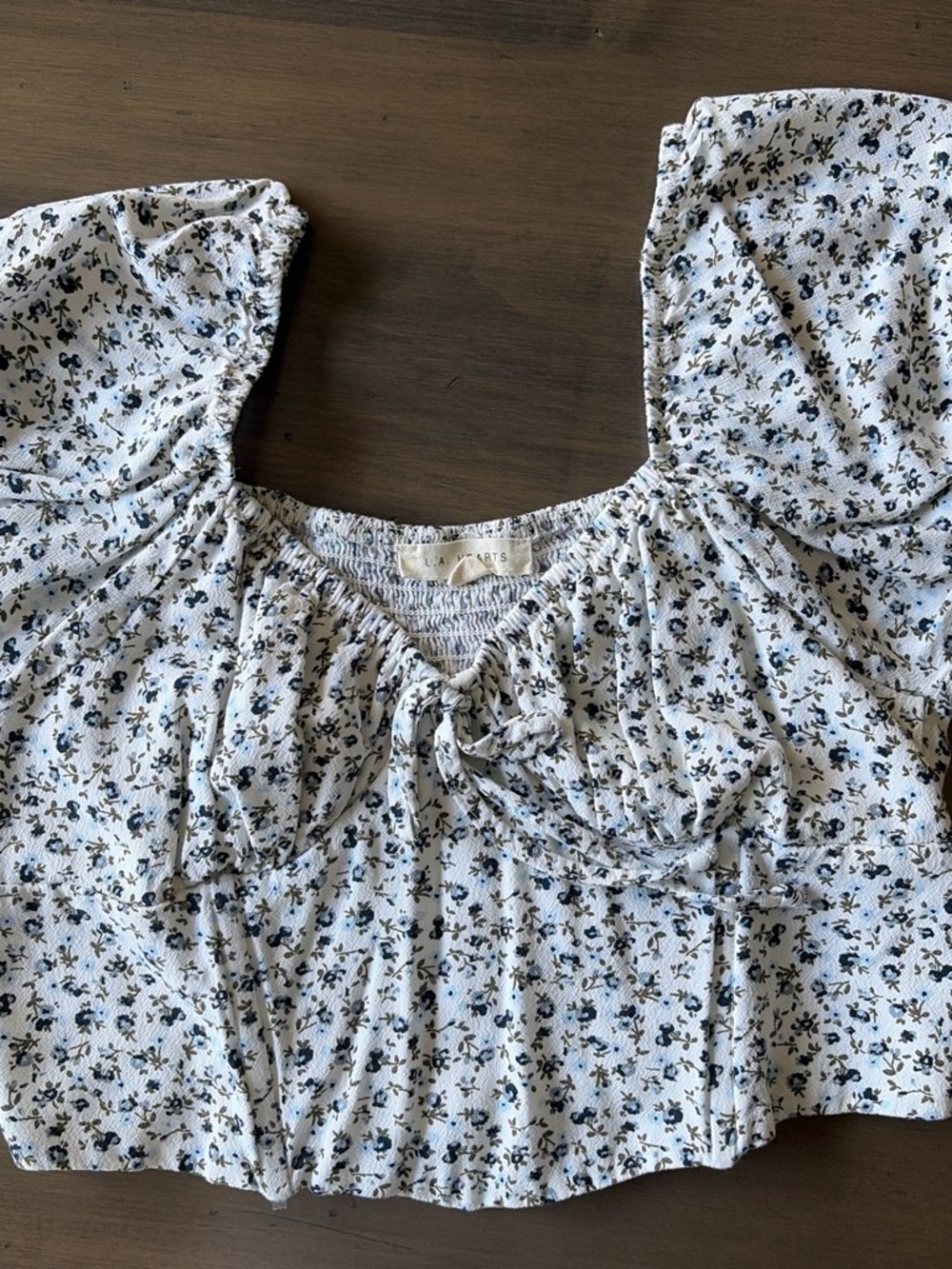 Pacsun Smocked Floral Puff-Sleeve Crop Top - White/Blue